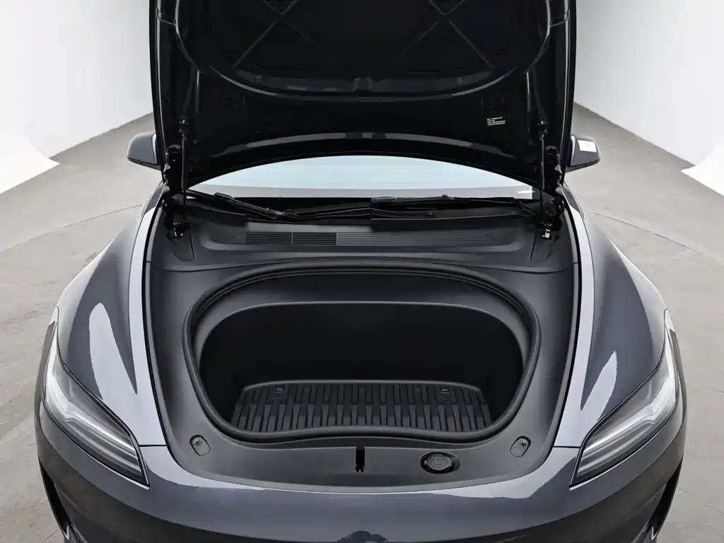 Tesla Model 3 — миниатюра 15