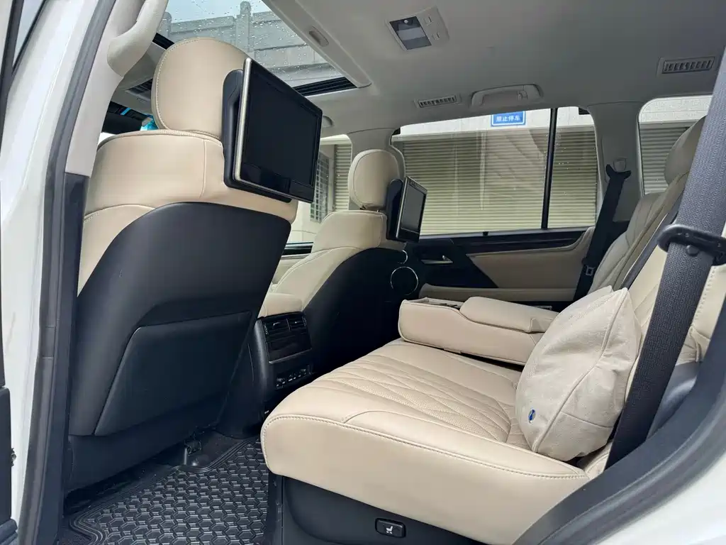 Lexus LX — миниатюра 6