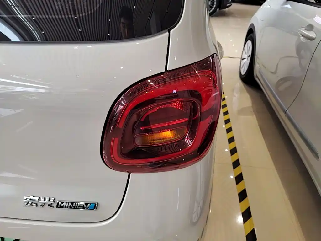 Wuling MINIEV — миниатюра 8