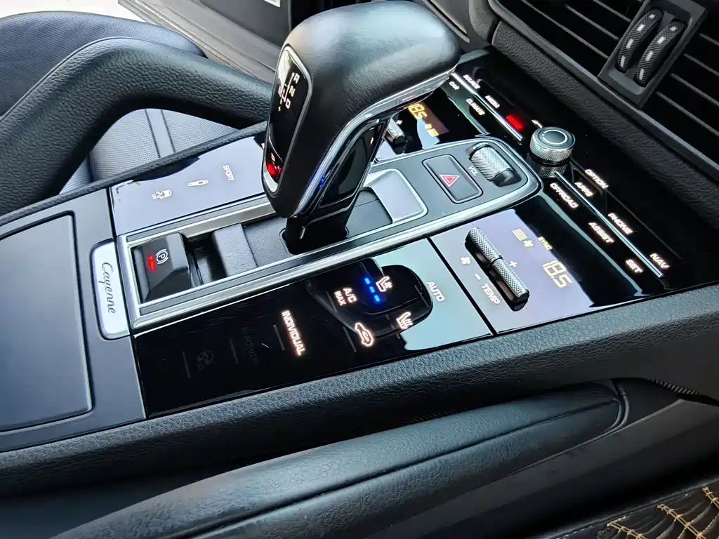 Porsche Cayenne — миниатюра 25