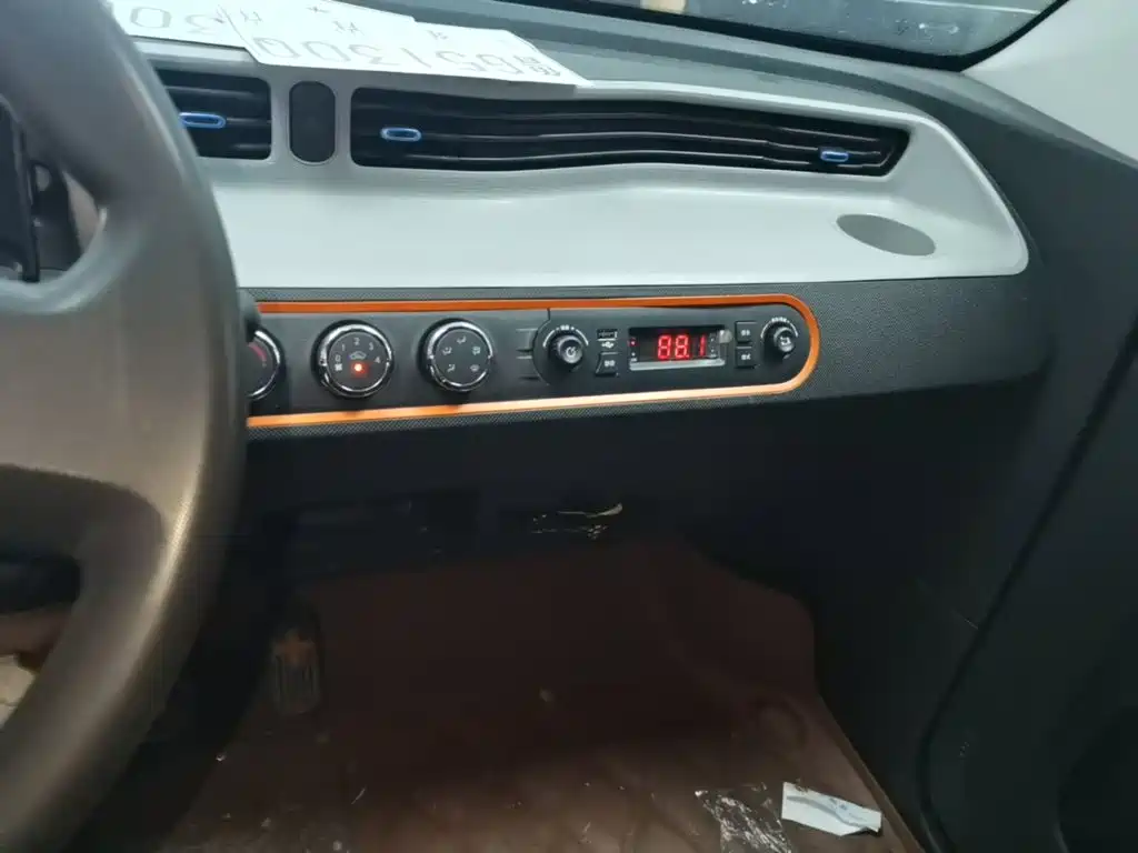 Wuling MINIEV — миниатюра 13