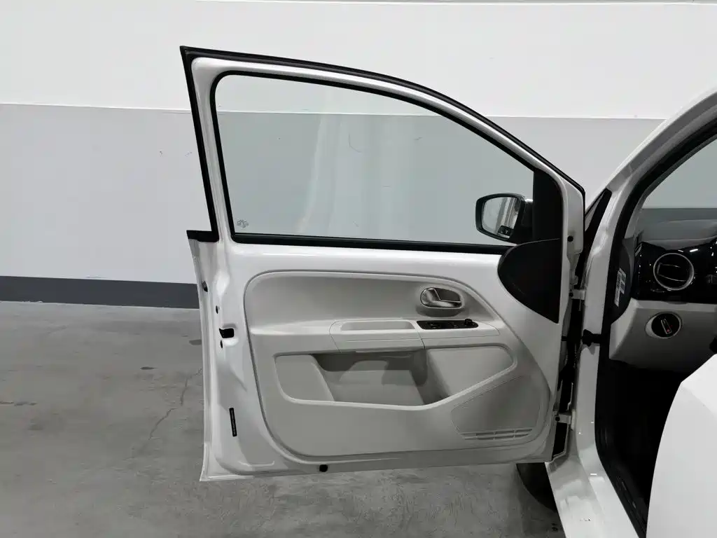 Volkswagen up! — миниатюра 8