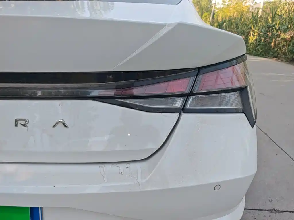 Hyundai Elantra — миниатюра 8