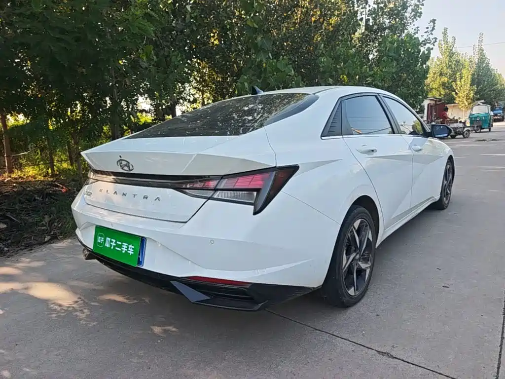 Hyundai Elantra — миниатюра 7