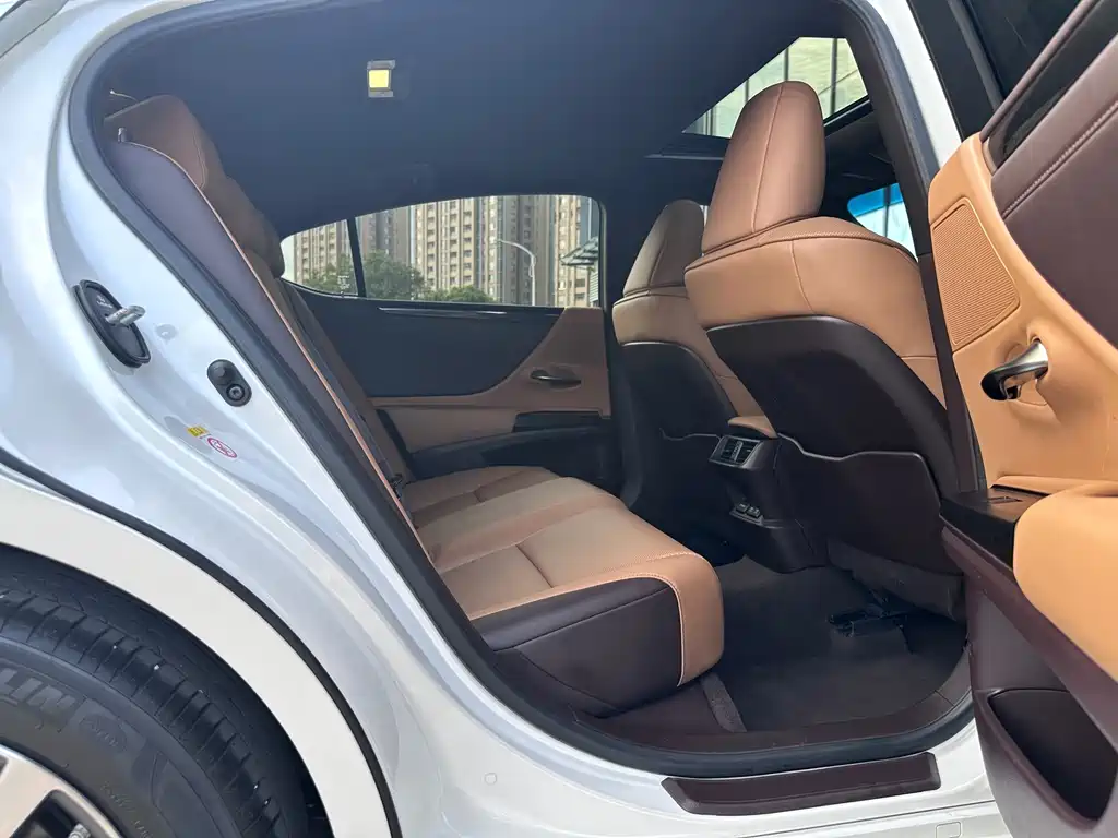 Lexus ES — миниатюра 6