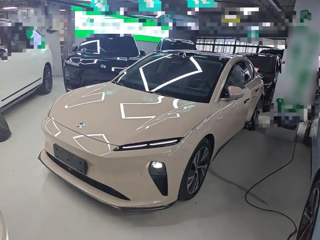 NIO ET5