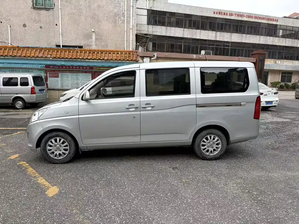 Wuling Rongguang V — миниатюра 8