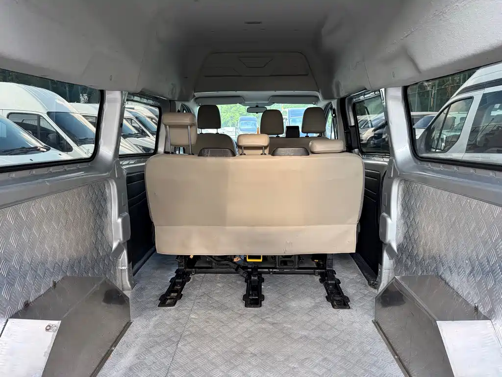 Ford Transit — миниатюра 8
