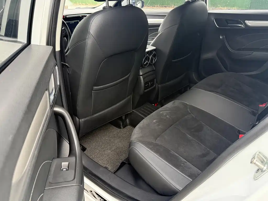 Roewe i6 New Energy — миниатюра 9