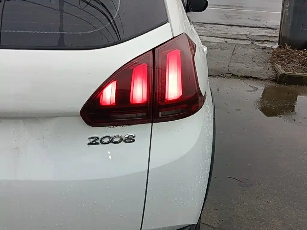 Peugeot 2008 — миниатюра 8