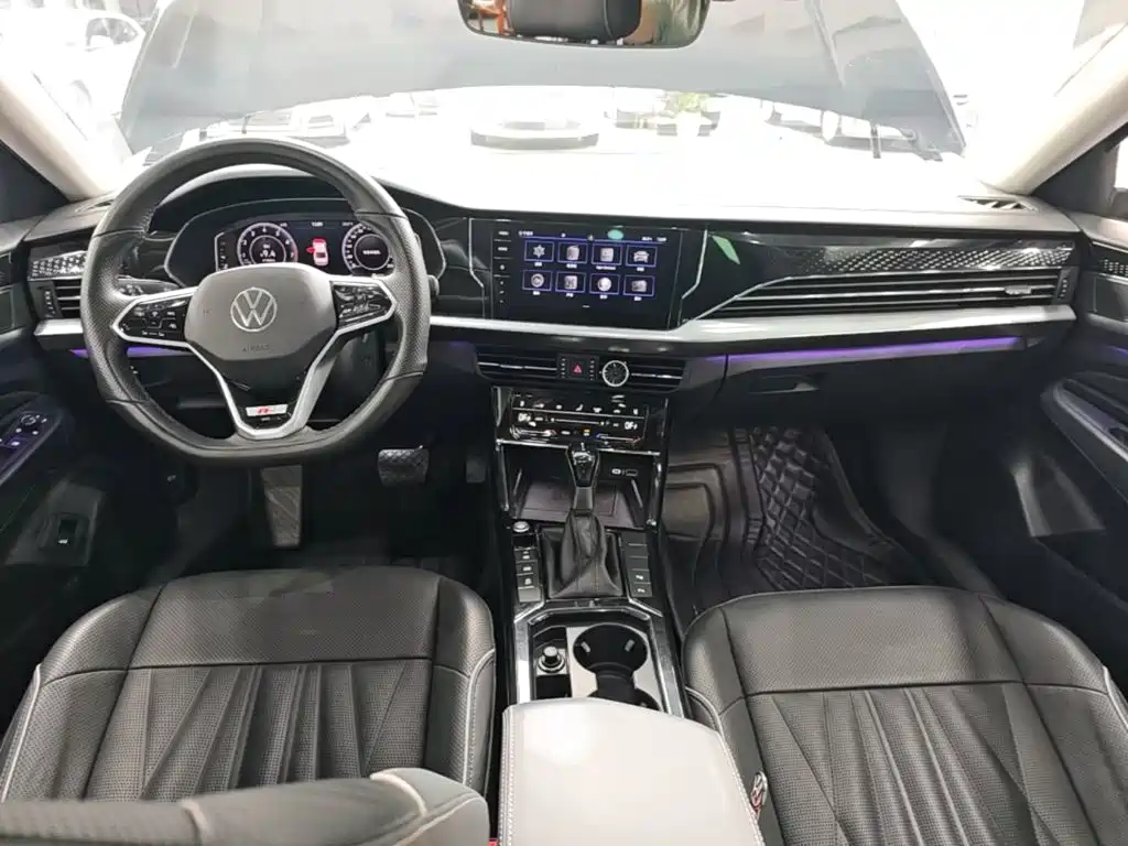 Volkswagen Passat 2022 330TSI Luxury