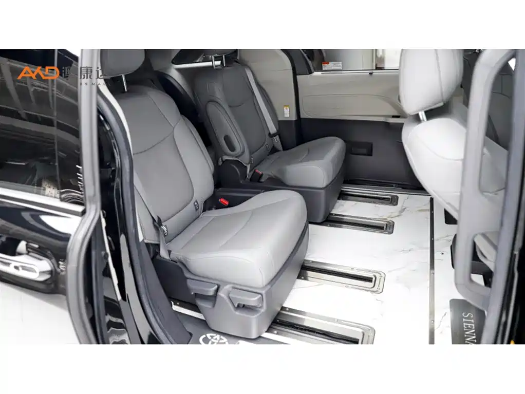 Toyota Sienna — миниатюра 8
