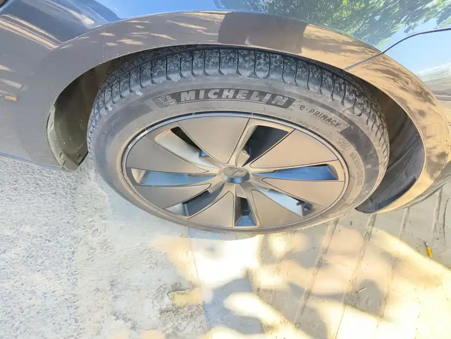 Tesla Model 3 — миниатюра 6