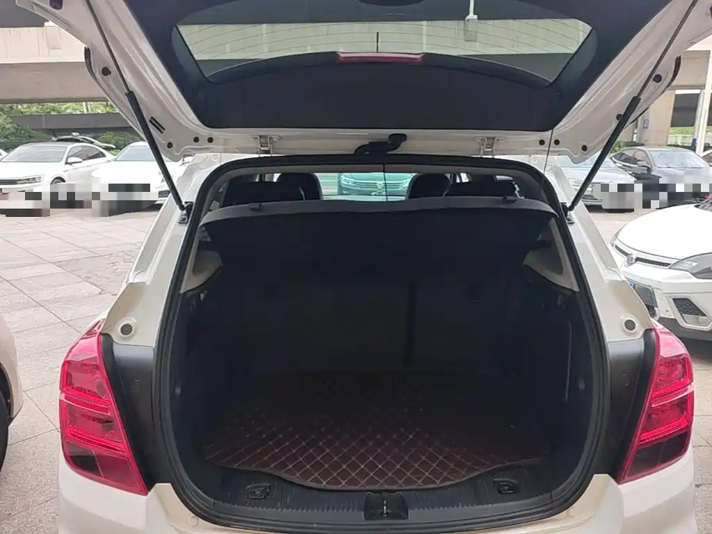 Chevrolet Trax — миниатюра 19
