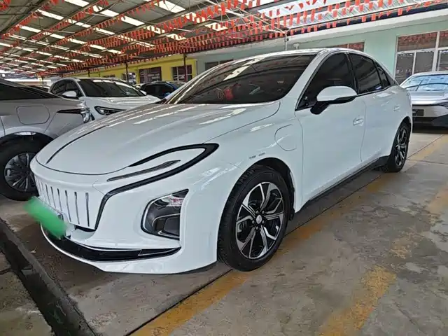 Hongqi E-QM5