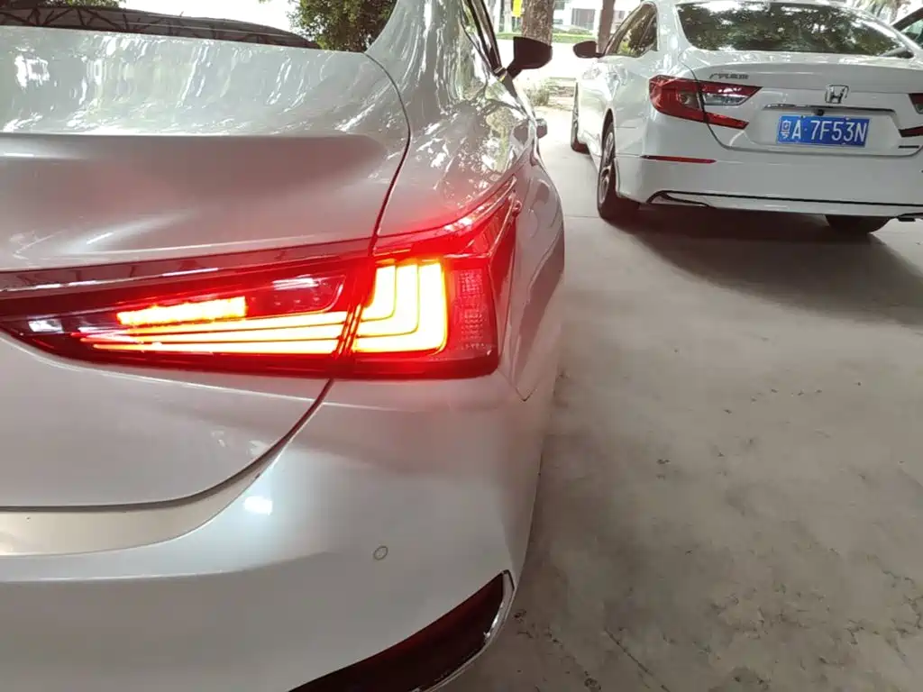 Lexus ES — миниатюра 8