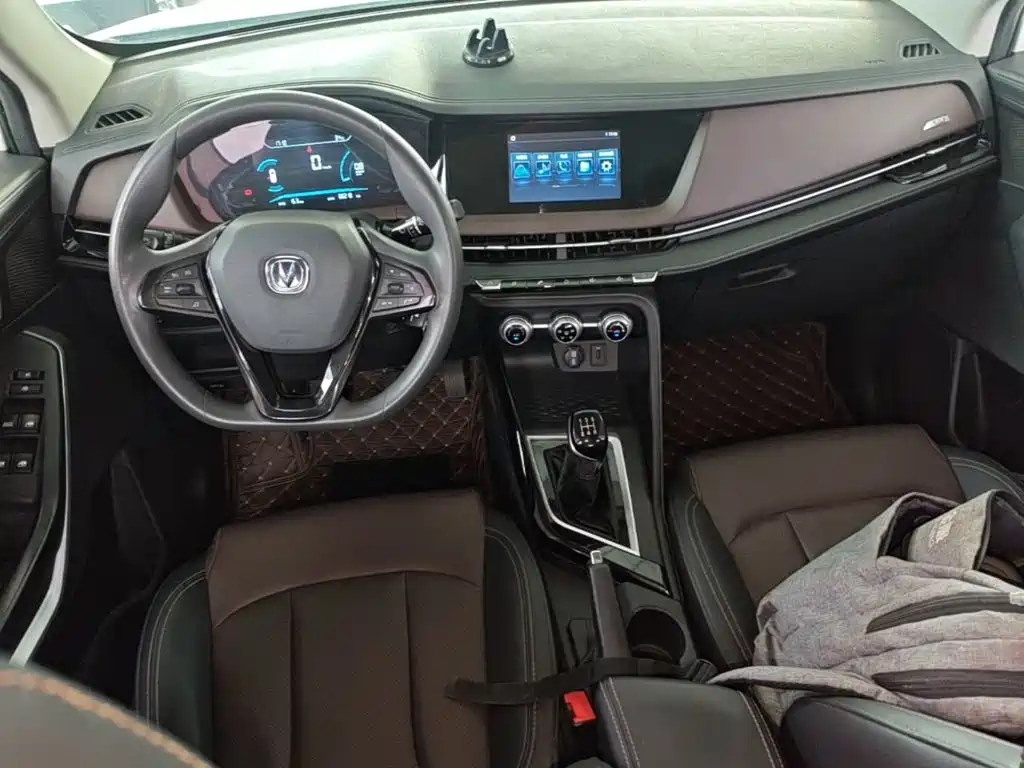Changan CS15 — миниатюра 10