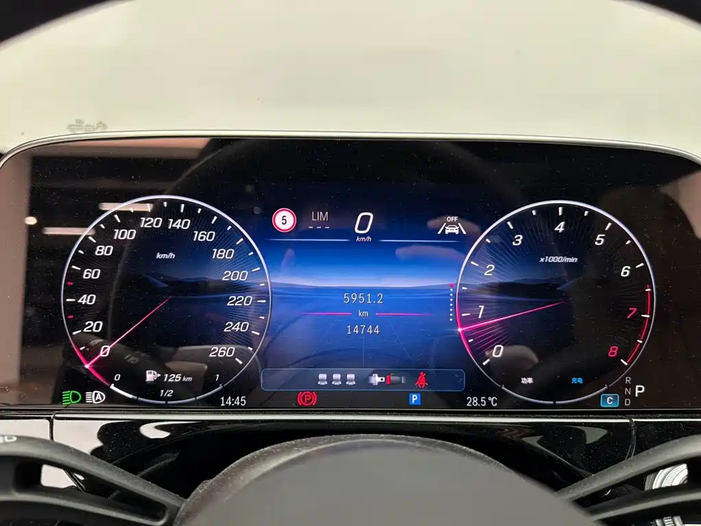 Mercedes-Benz E-Class — миниатюра 14