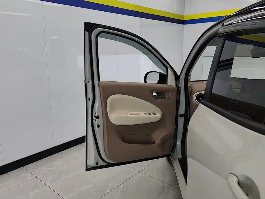 Wuling MINIEV — миниатюра 7