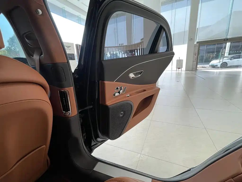 Bentley Flying Spur — миниатюра 15