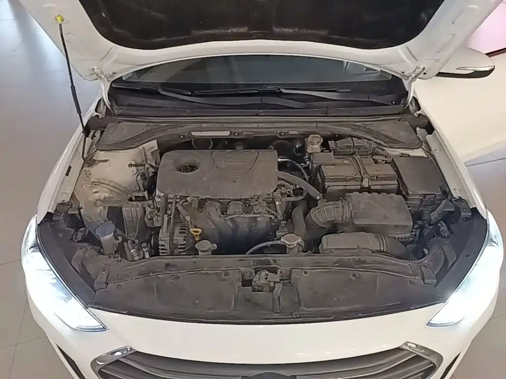 Hyundai Elantra — миниатюра 20