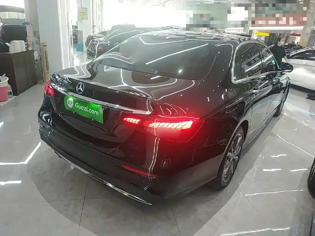 Mercedes-Benz E-Class — миниатюра 7