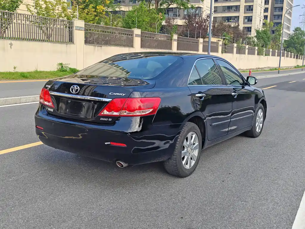 Toyota Camry — миниатюра 7