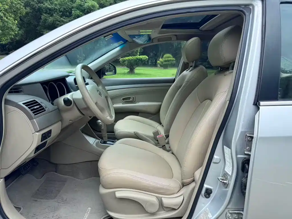 Nissan Sylphy 2016 1.6XE AT Lead