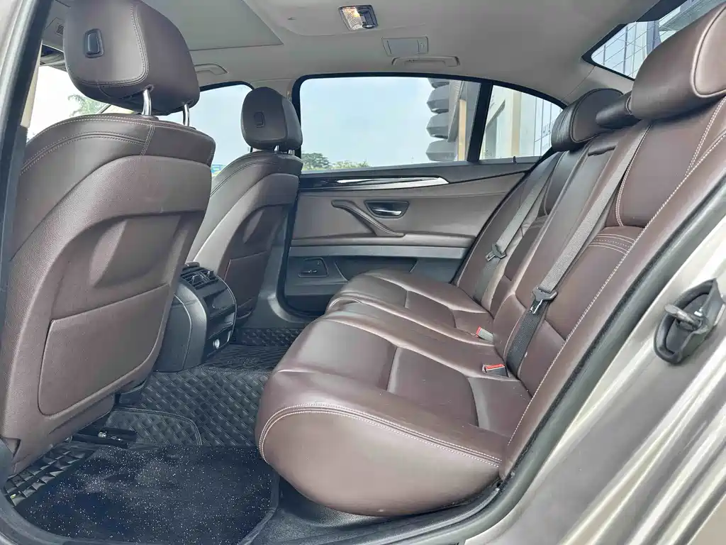 BMW 5 Series — миниатюра 6