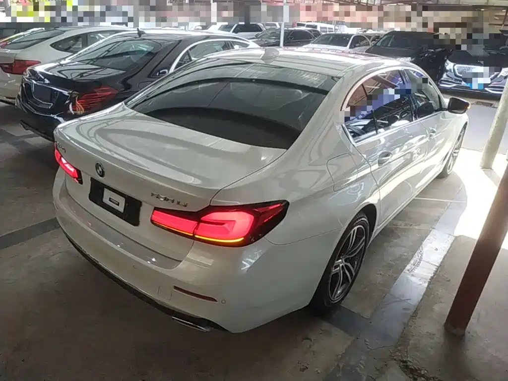 BMW 5 Series — миниатюра 7