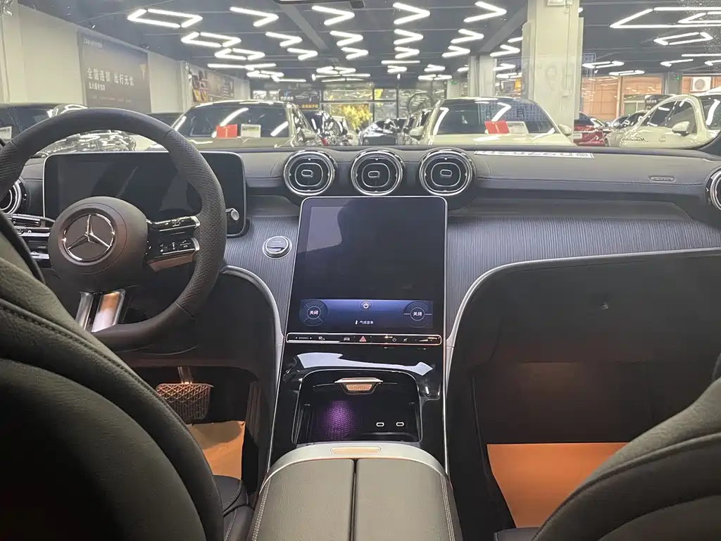 Mercedes-Benz C-Class — миниатюра 6