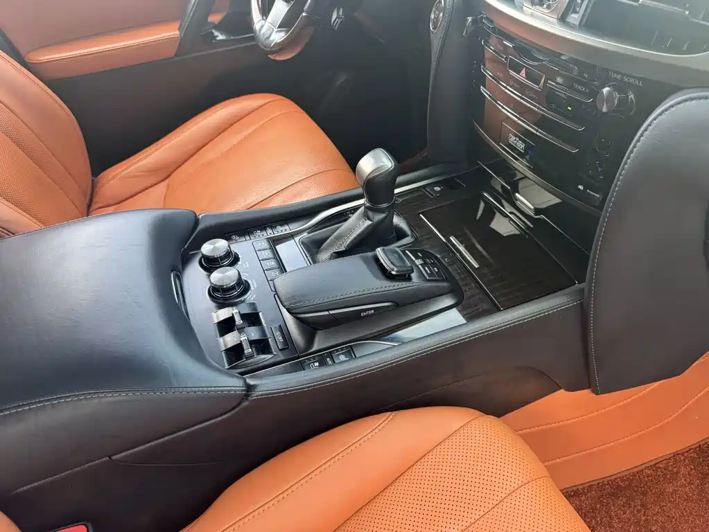 Lexus LX — миниатюра 11