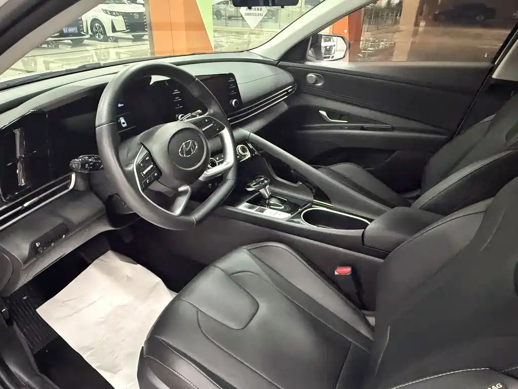 Hyundai Elantra — миниатюра 8