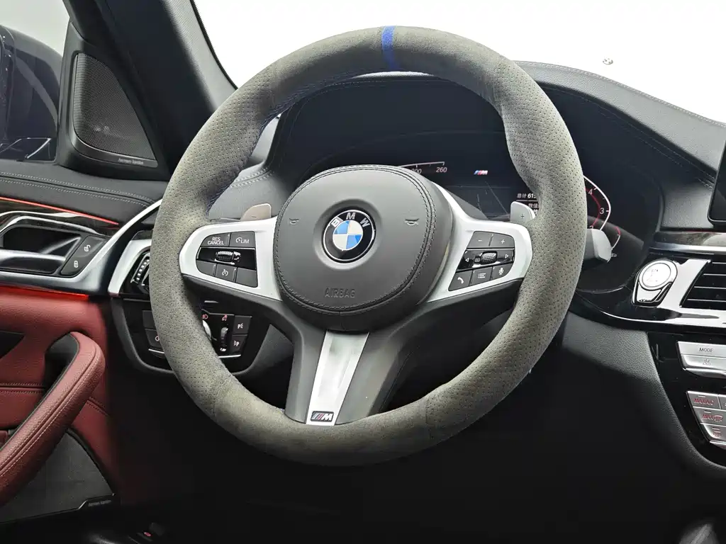 BMW 5 Series — миниатюра 13