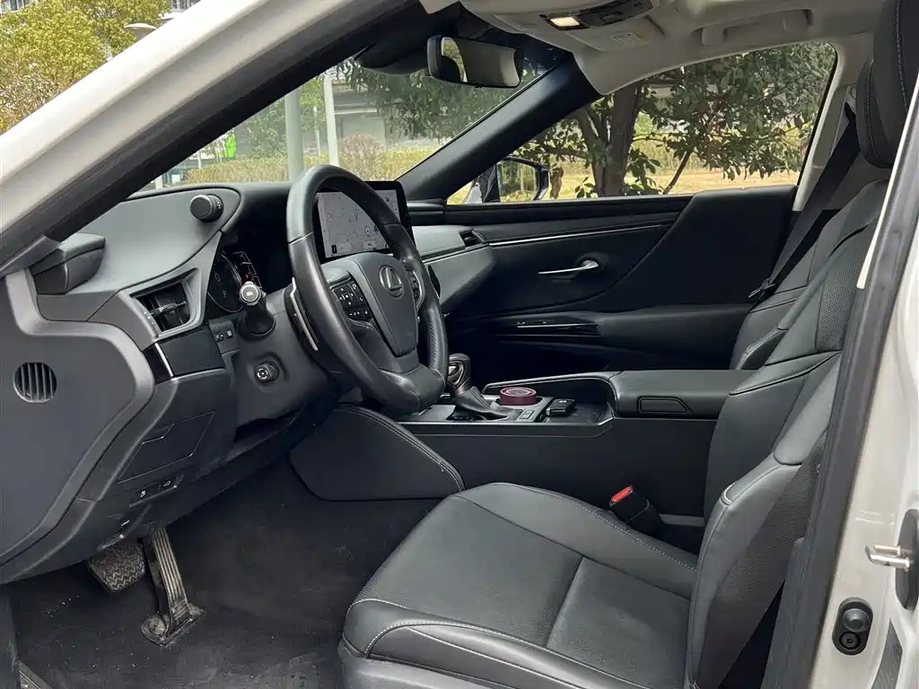 Lexus ES 2024 200 Premium