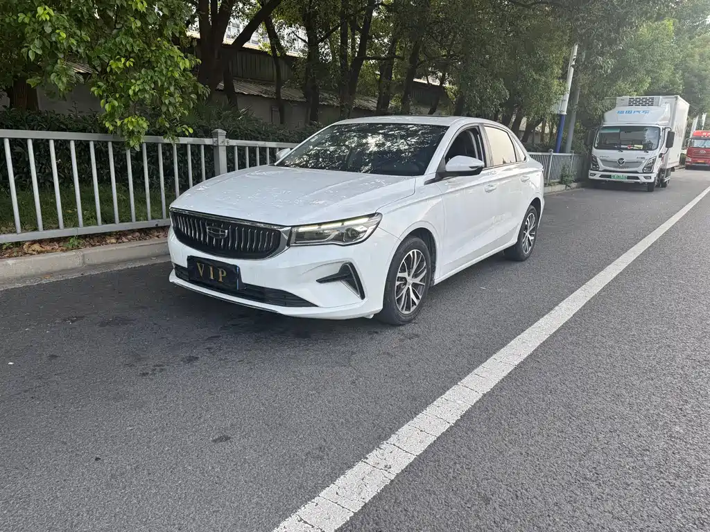Geely Emgrand 2021