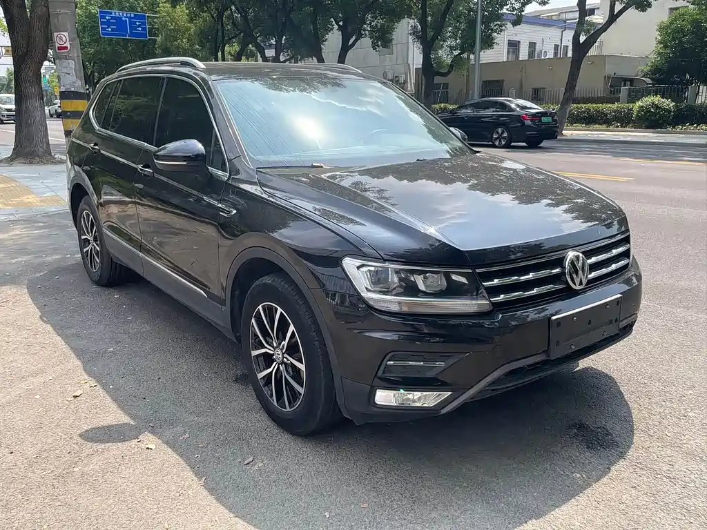 Volkswagen Tiguan L — миниатюра 2