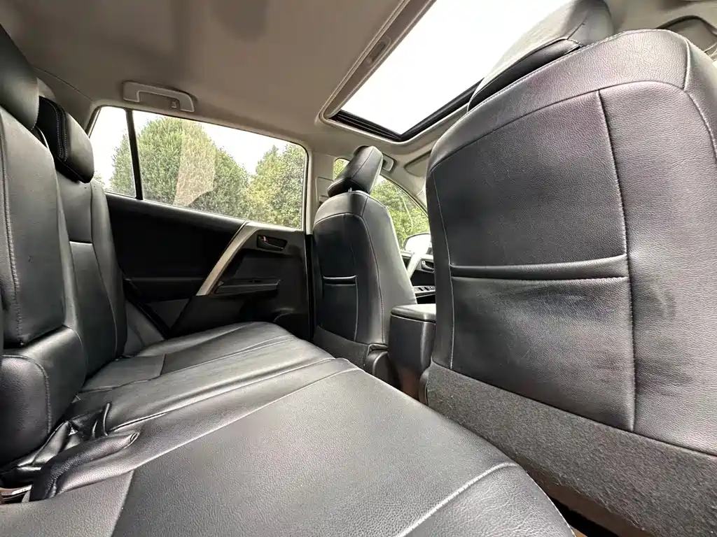 Toyota RAV4 — миниатюра 11