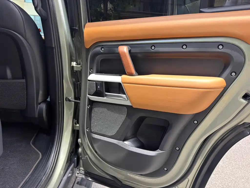 Land Rover Defender — миниатюра 11