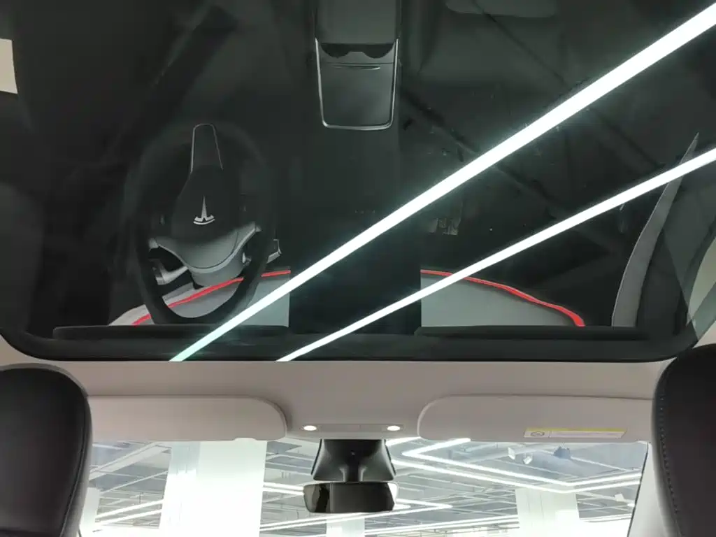 Tesla Model Y — миниатюра 18
