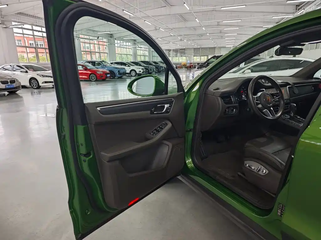 Porsche Macan — миниатюра 9