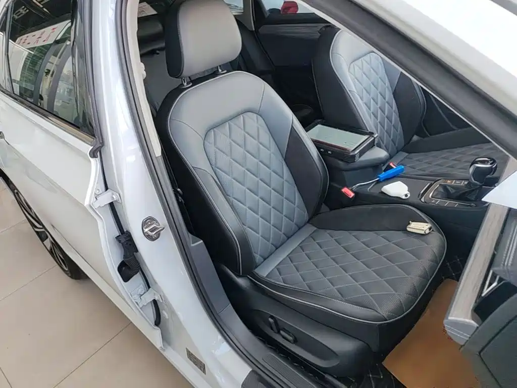 Volkswagen Sagitar — миниатюра 25