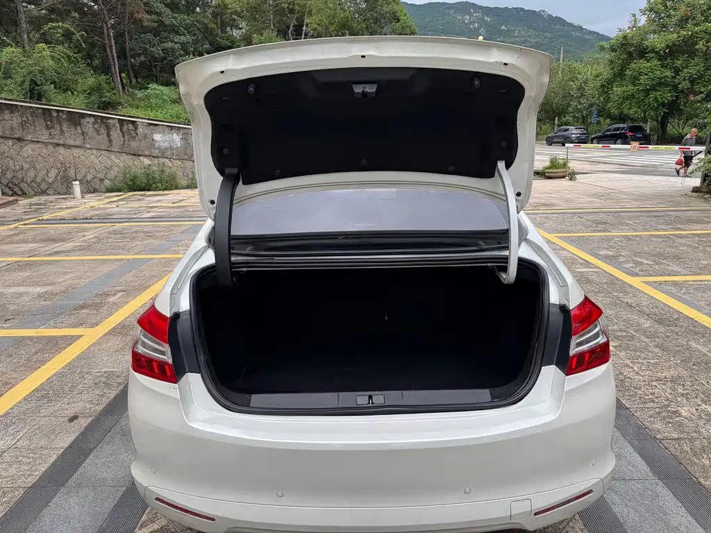 Peugeot 408 — миниатюра 12