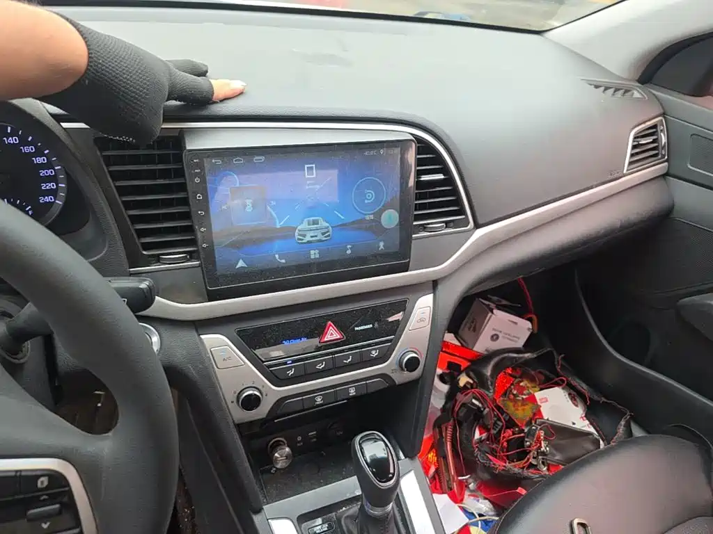 Hyundai Elantra — миниатюра 18