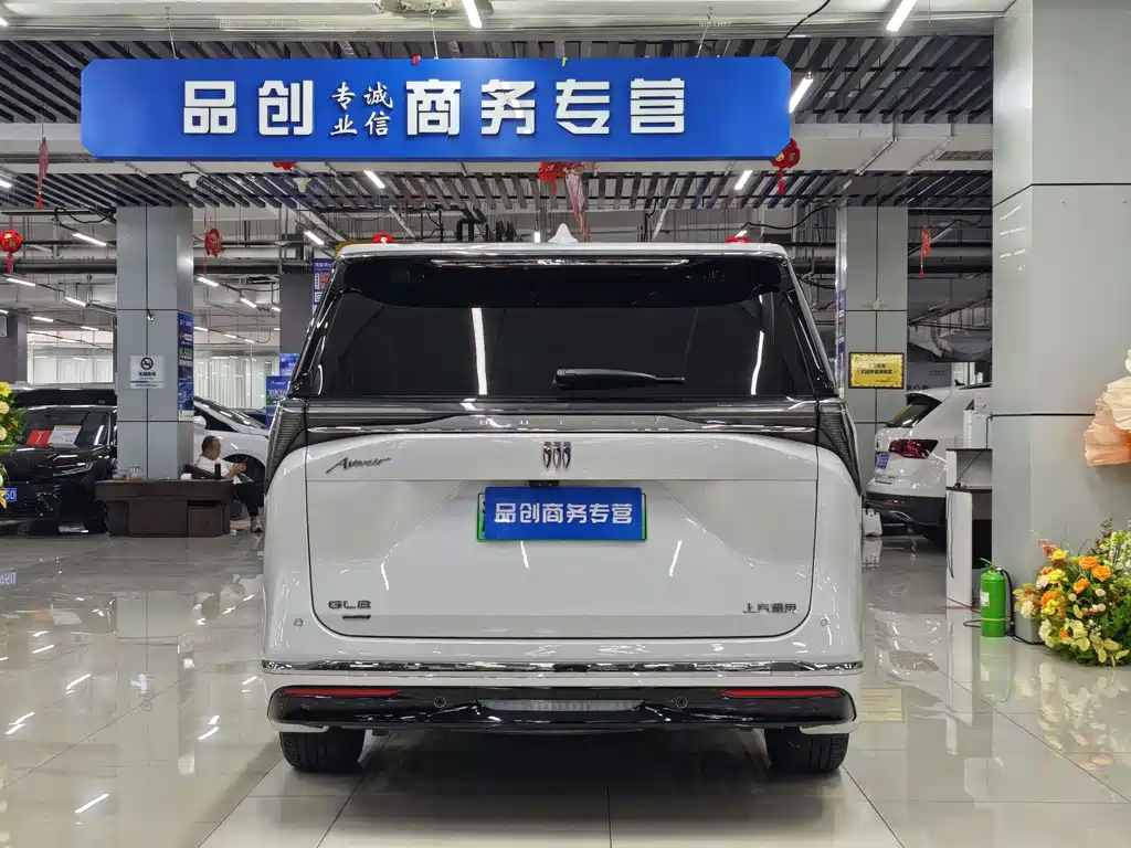 Buick GL8 Hybrid — миниатюра 8