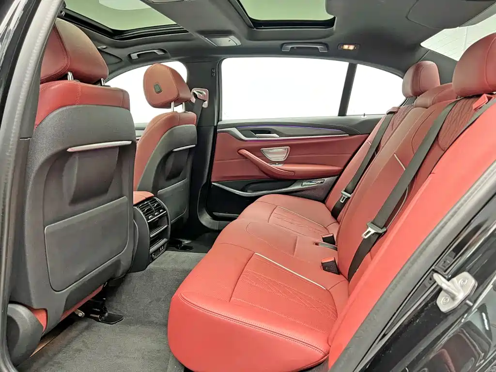 BMW 5 Series — миниатюра 13
