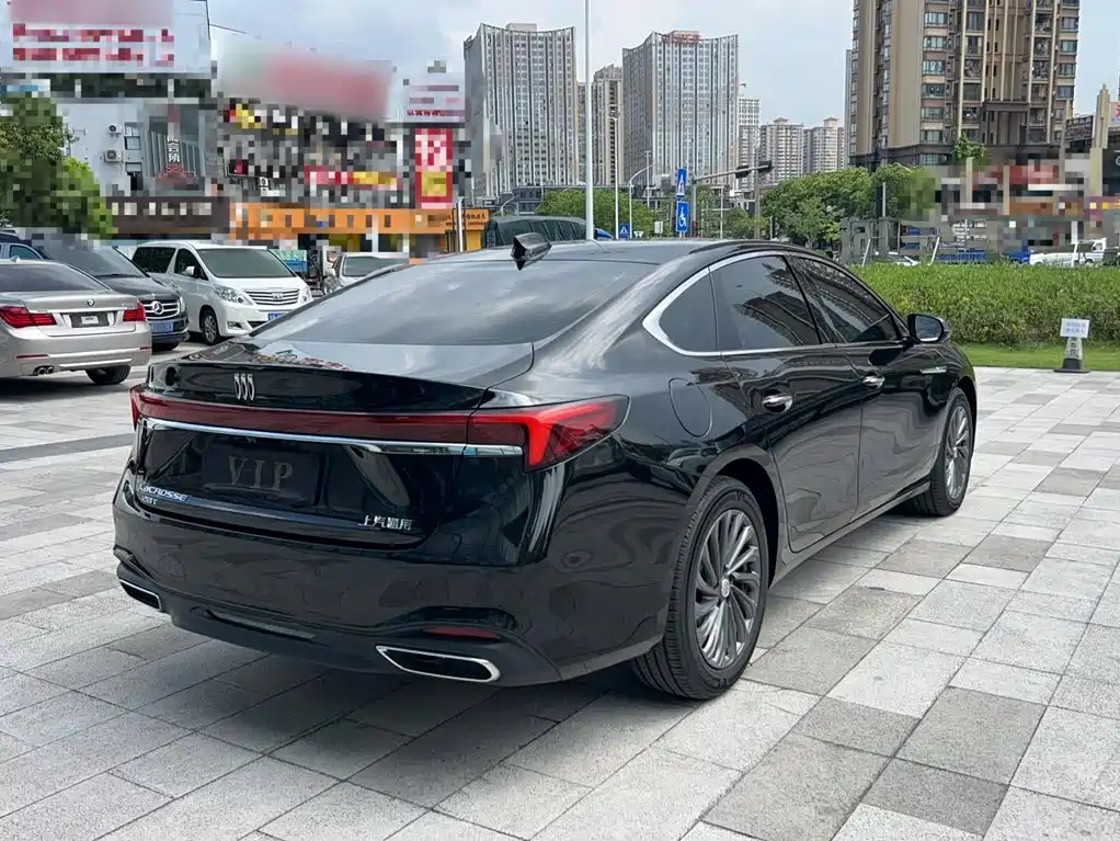Buick LaCrosse 2025 28T Platinum