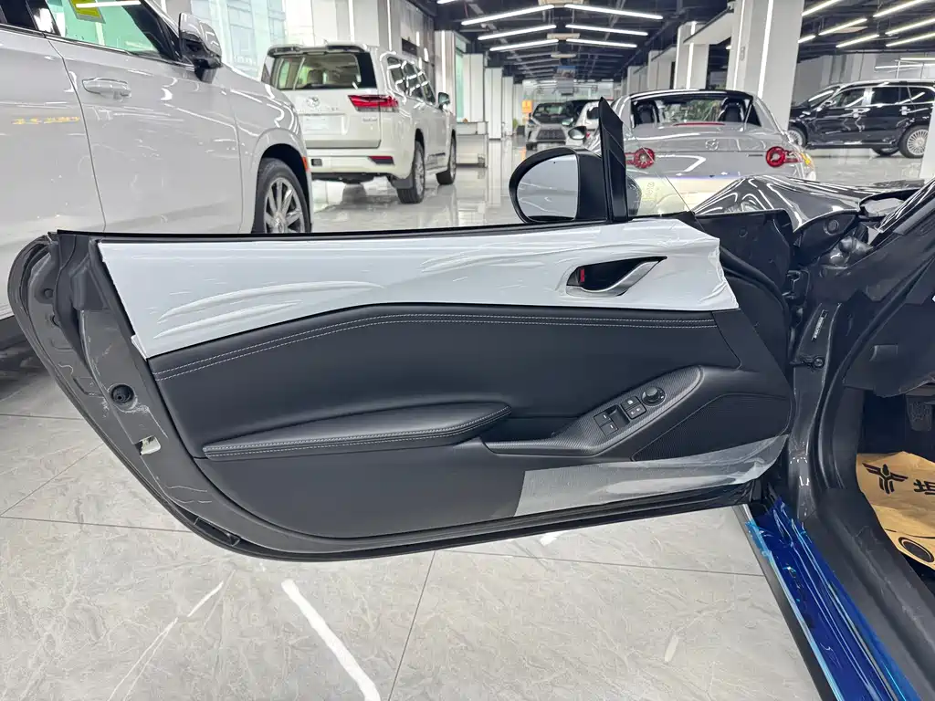 Mazda MX-5 2025 2.0L MT