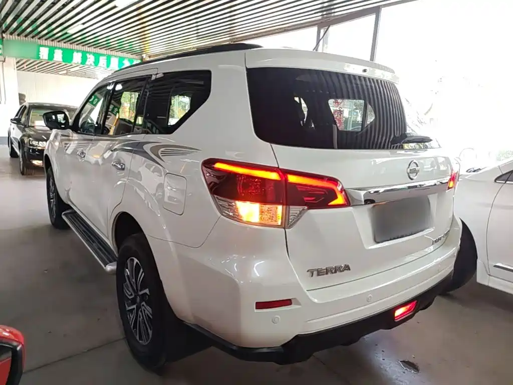 Nissan Terra — миниатюра 5