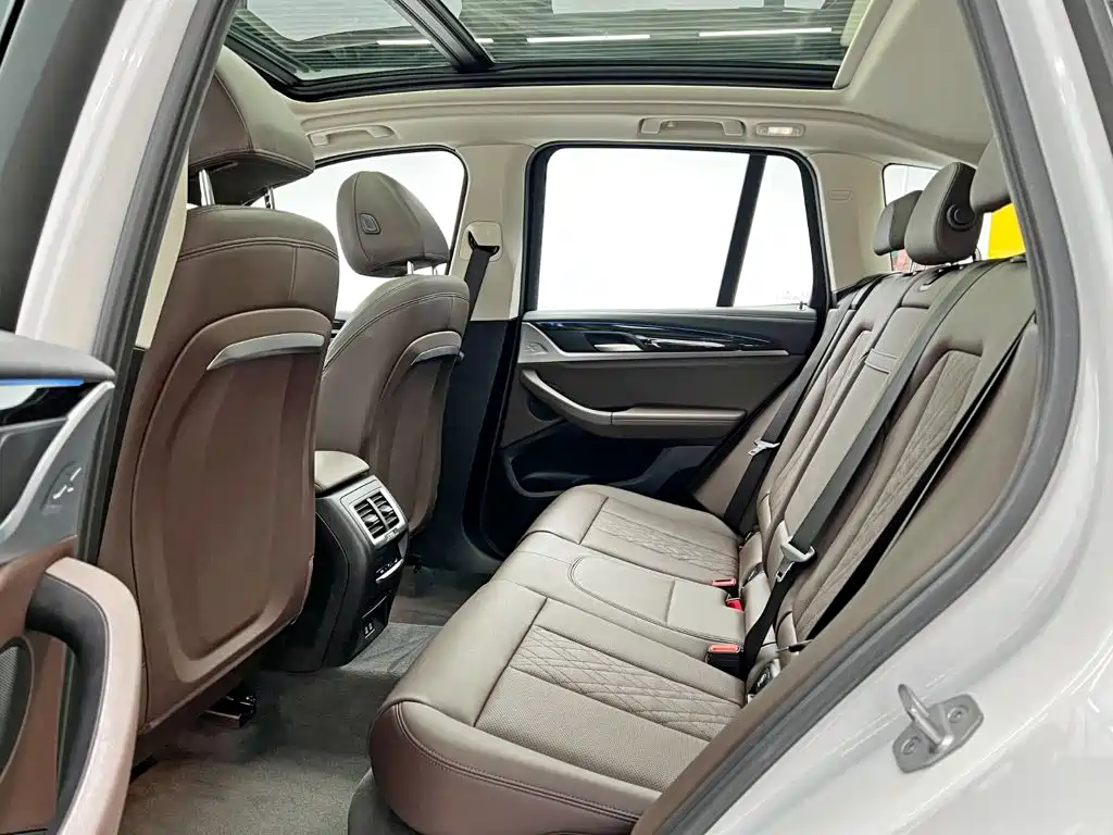 BMW iX3 — миниатюра 15